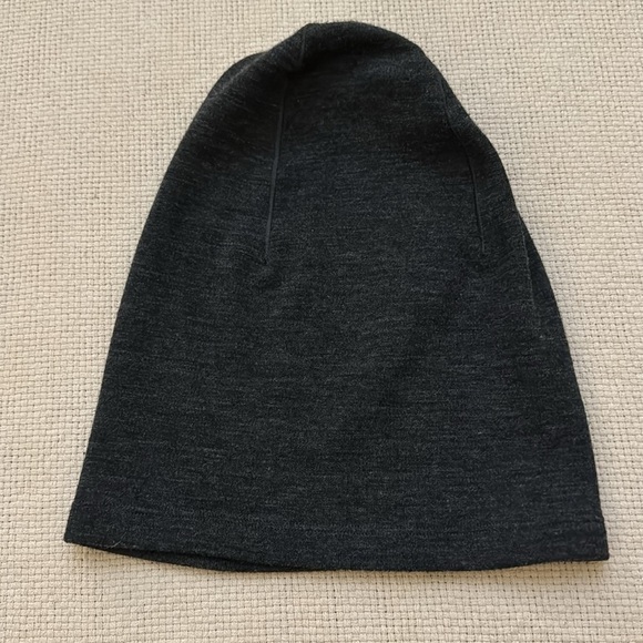 Nike Beanie - Picture 3 of 4